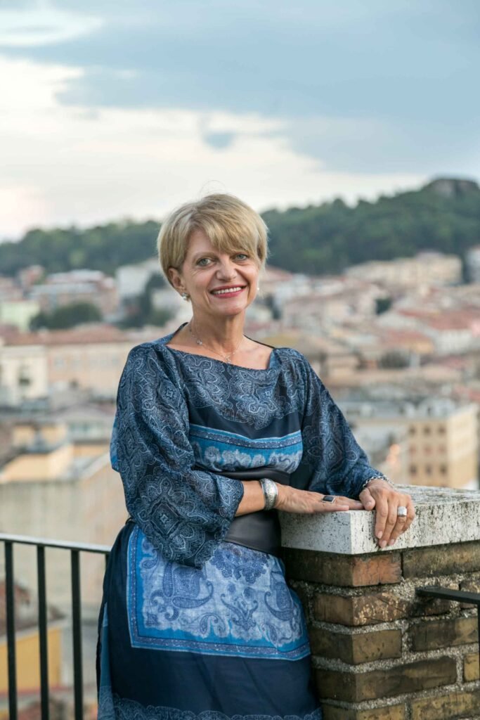 Ritratto professionale di una donna manager ad Ancona realizzato da Max Guidobaldi